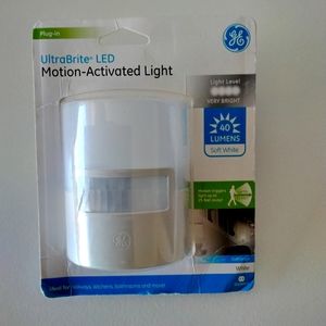 MOTION-ACTIVATED LIGHT, OUTDOORS/INDOORS